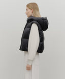W CIRCLE LOGO CROP HOODED DOWN VEST IN BLACK image 2