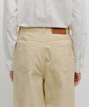 W COTTON CURVED LINE PANTS IN BEIGE image 2