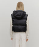 W CIRCLE LOGO CROP HOODED DOWN VEST IN BLACK image 3