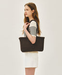 CLASSIC LOGO NET SHOULDER BAG IN DARK BROWN image 5