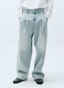 M LOW-WAIST TUCK WIDE DENIM PANTS IN LIGHT BLUE