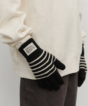 CLASSIC LOGO GLOVE IN BLACK image 6