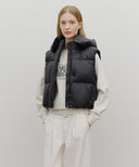 W CIRCLE LOGO CROP HOODED DOWN VEST IN BLACK image 15