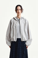 CROPPED BACK LOGO HOODY WIND BREAKER IN LIGHT BEIGE image 6