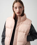 W CLASSIC LOGO DUCK DOWN CROP VEST IN PINK