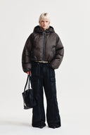 BACK LOGO HOODY SHORT DOWN JUMPER IN CHARCOAL GREY