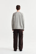 BASIC LOGO RAGLAN KNIT PULLOVER IN LIGHT GRAY
