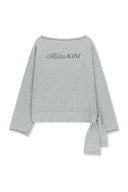 BACK LOGO RAW CUT BOAT NECK TOP IN GREY