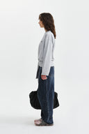 BACK LOGO RAW CUT BOAT NECK TOP IN GREY