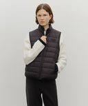 CLASSIC LOGO LIGHT DOWN VEST IN BLACK image 11